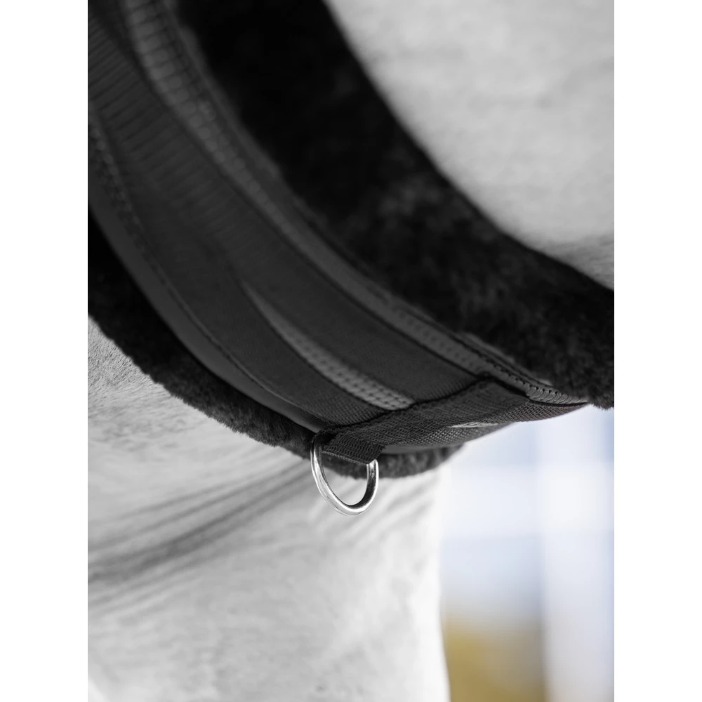 LeMieux Fleece Lined Anatomic Girth  / - Black in Black