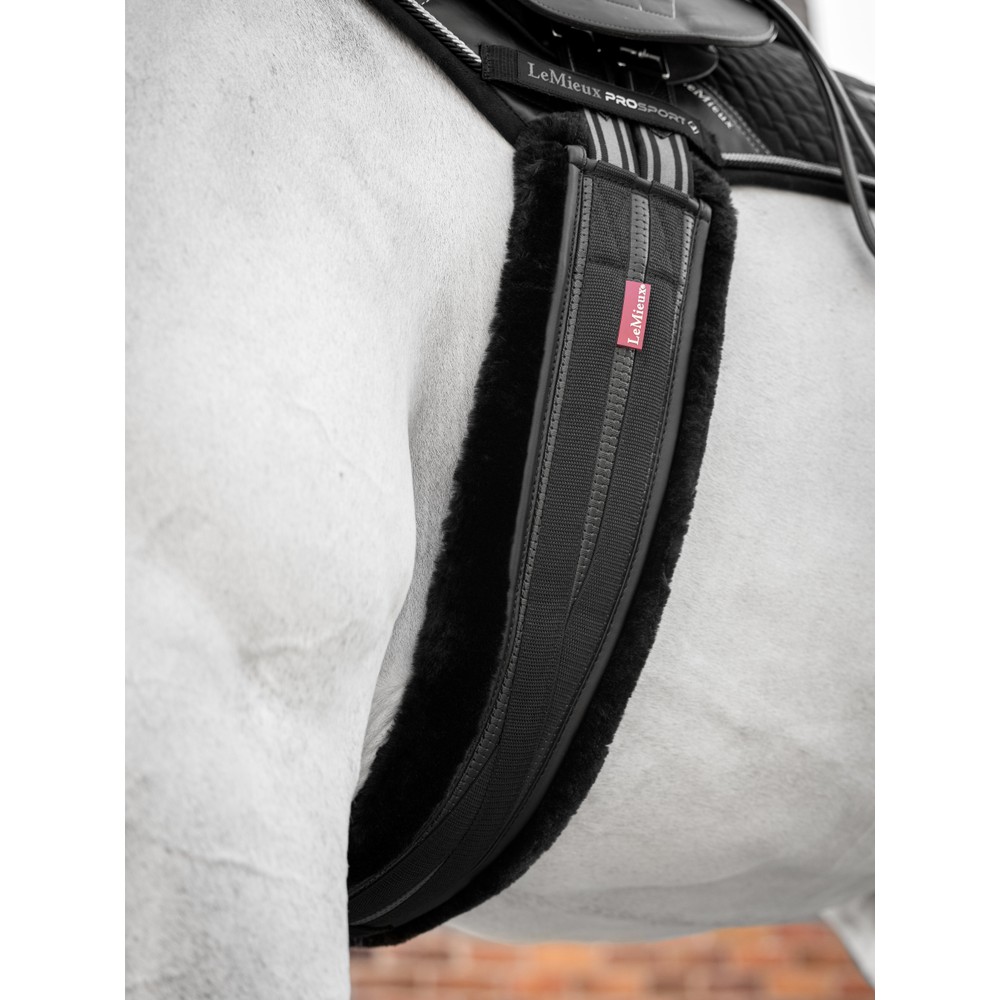 LeMieux Fleece Lined Anatomic Girth / - Black
