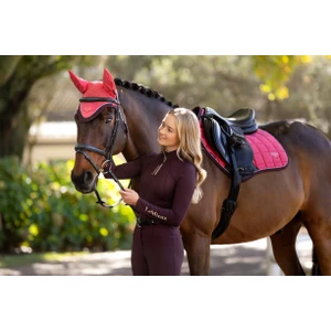 LeMieux Loire Classic Close Contact Square  - Cranberry in Cranberry