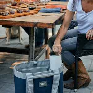 YETI CAMINO 35 Carryall Tote Bag 2.0. in Navy
