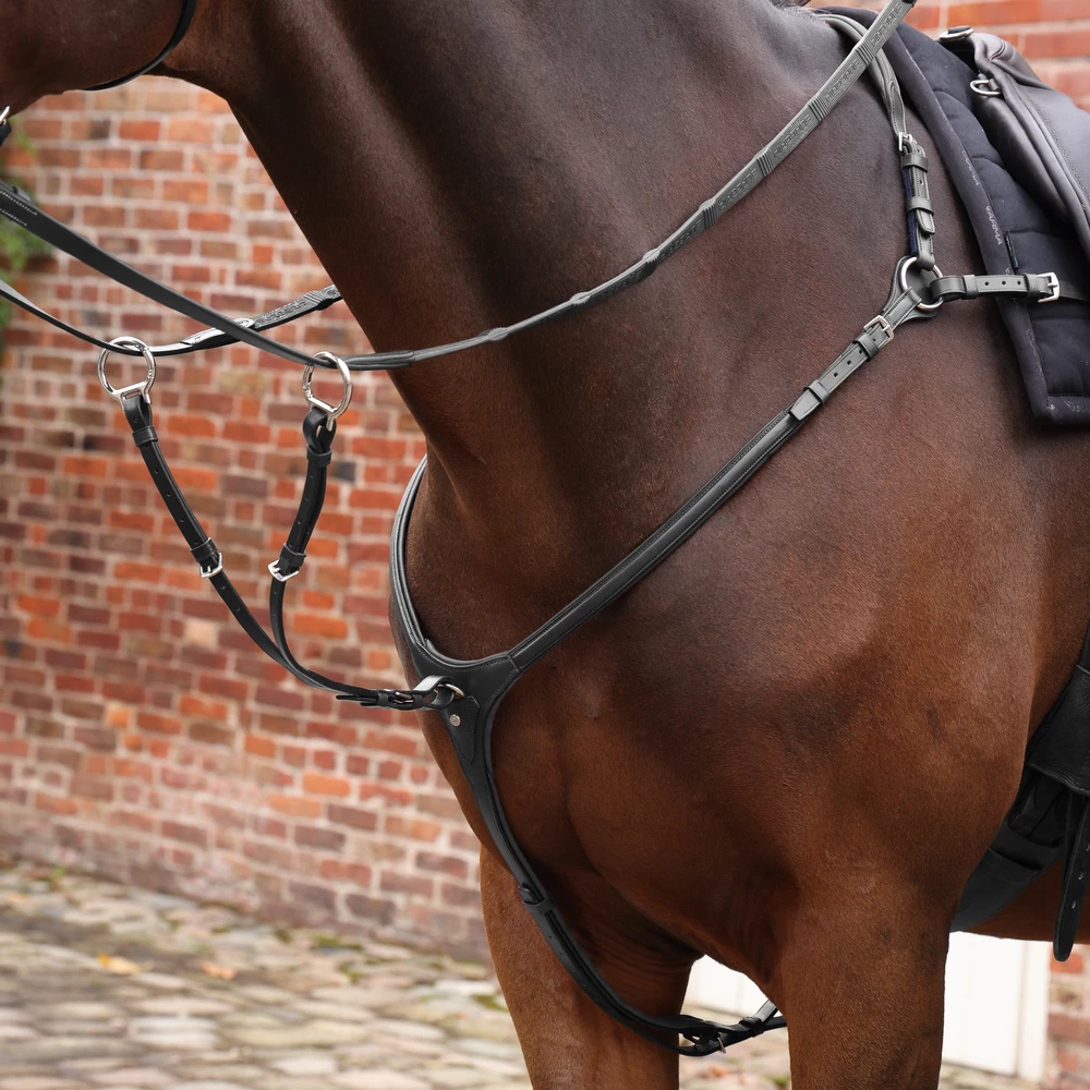 Velociti LUSSO Opus Close Contact Breastplate - Black in Black