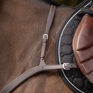 QHP Breastplate with long bridge - Dark Brown in Dark Brown
